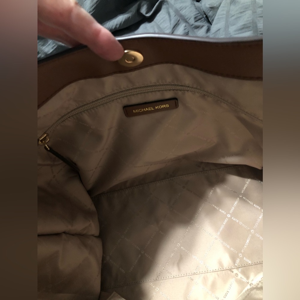Michael Kors Joan - Picture 2 of 6
